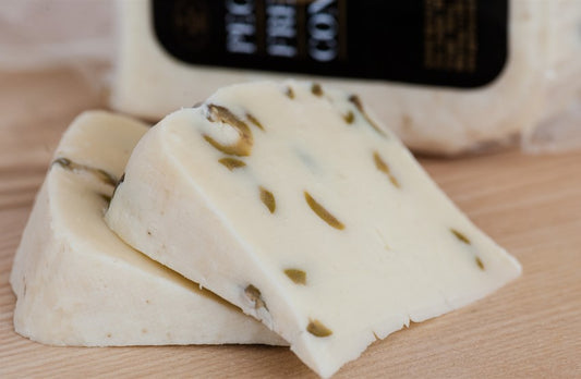 FORMAGGIO PECORINO CON OLIVE