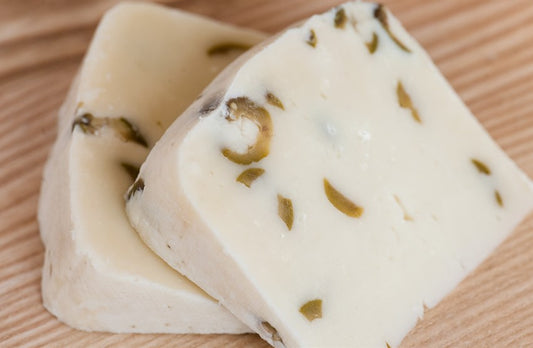 FORMAGGIO PECORINO CON OLIVE