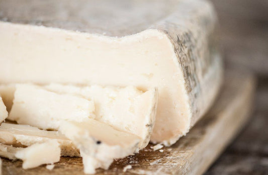 FORMAGGIO PECORINO STAGIONATO BARRICATO